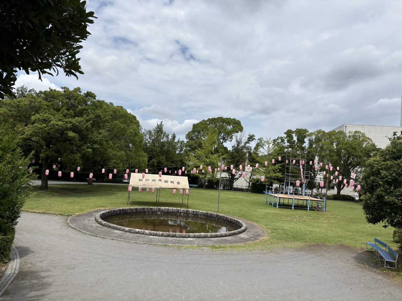 会場